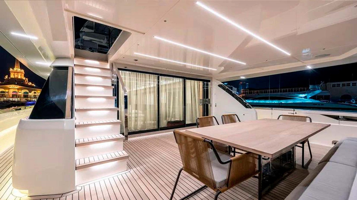 Аренда мегаяхты FERRETTI 920 Lady F в Сочи